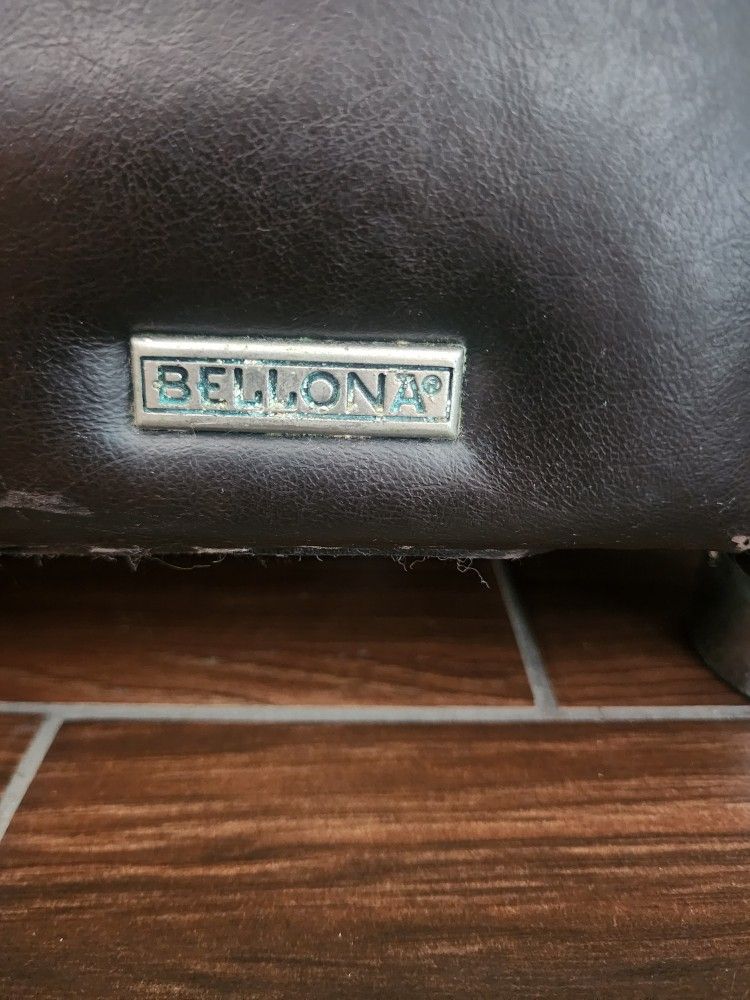 Vendo Mi Sala De 3 Piesas Las 3se Asen Cama Ytiwne Para Guardar Cosas