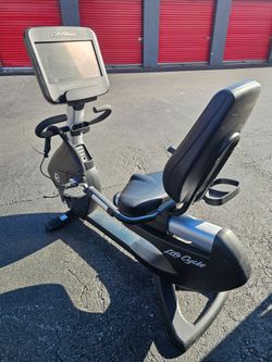Cardio vascular Therapeutic Life Fitness Elevation Series 95R Recumbent Lifecycle Bike
Price negotiable.
Commercial-grade recumbent exercise bike is