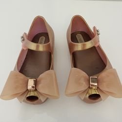 Mini Melissa Size 6