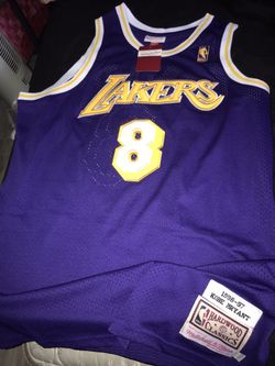Laker jersey 💛💜 KOBE #8
