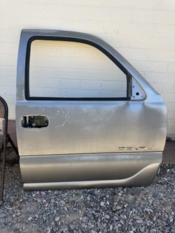 04 Denali Front Passenger Door Shell