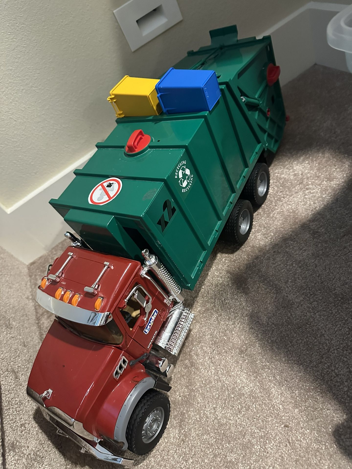 Large Bruder Recycle Truck - Kids Toys
