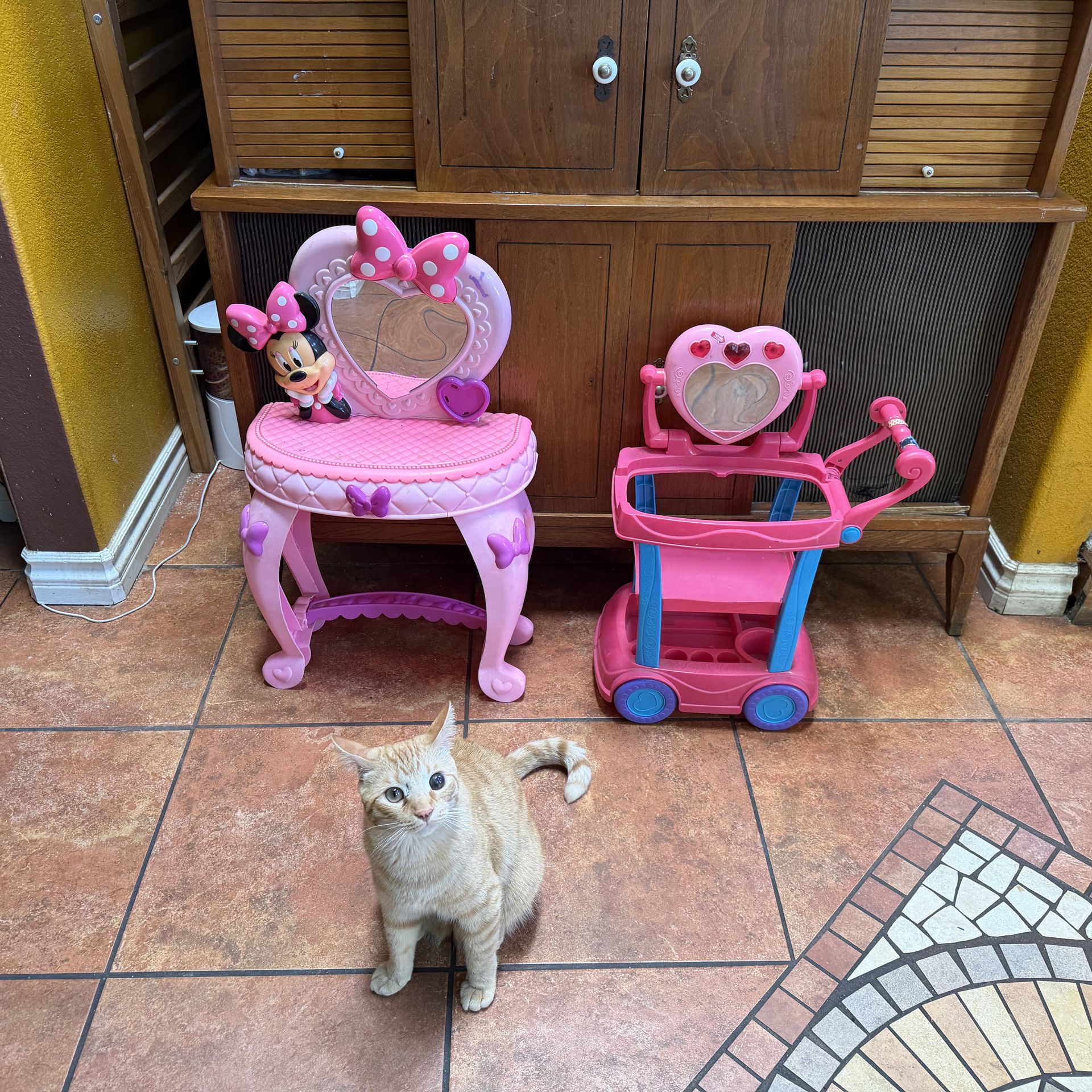 Free play vanity and cart