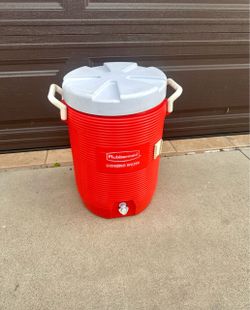 Rubbermaid 10  GA  Water 💦 Cooler