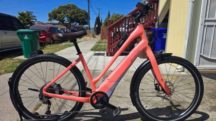 Specialized Turbo Como 2.0 Low-Entry
Electric Bike Large Size Frame 
Excellent Condition