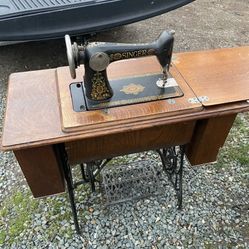 1920 Model 66 Singer Sewing Machine