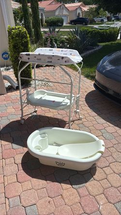 Baby Joy Combo changing table and bath!