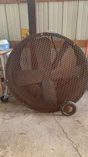 Photo Large old portable barn fan