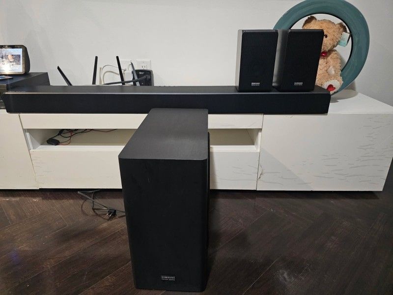 Samsung HW-Q90R/ZA 510W 7.1.4-Channel Soundbar System.