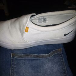Slip On Nike Ladies Nine And A Half Shoe