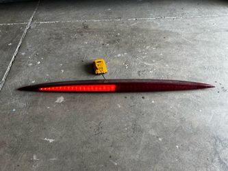escalade third brake light
