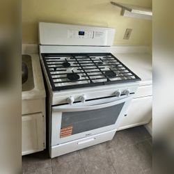 Whirlpool White Gas Freestanding Range - New - Cleveland, OH