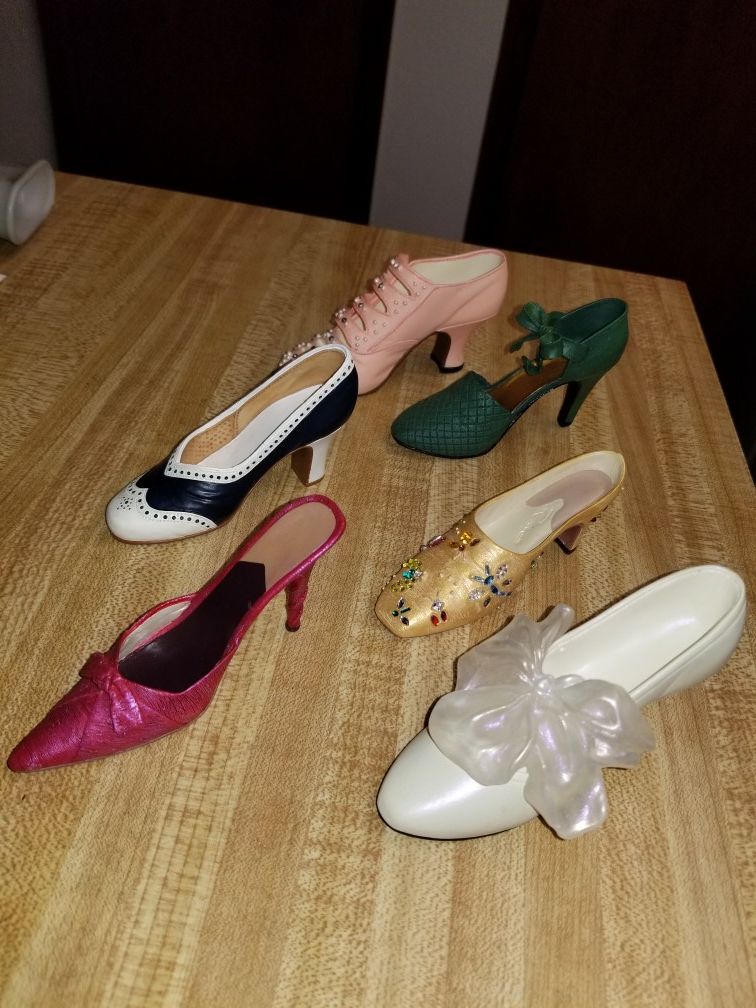 Just The Right Show Miniature Porcelain Shoe Collection x 6