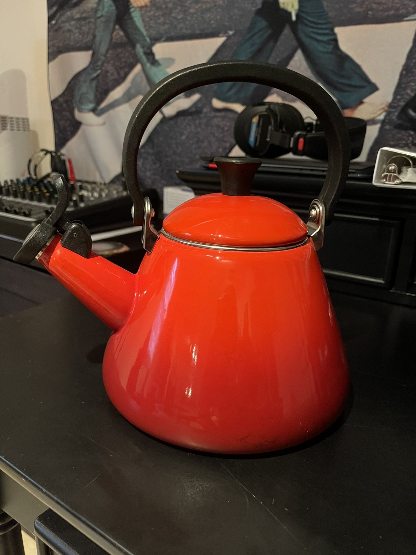 Le creuset kettle Whistling Enamel