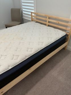 Helix Midnight Luxe Queen Mattress - ONLY SLEPT ON 3 TIMES