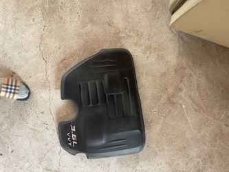 Chrysler 300 motor cover