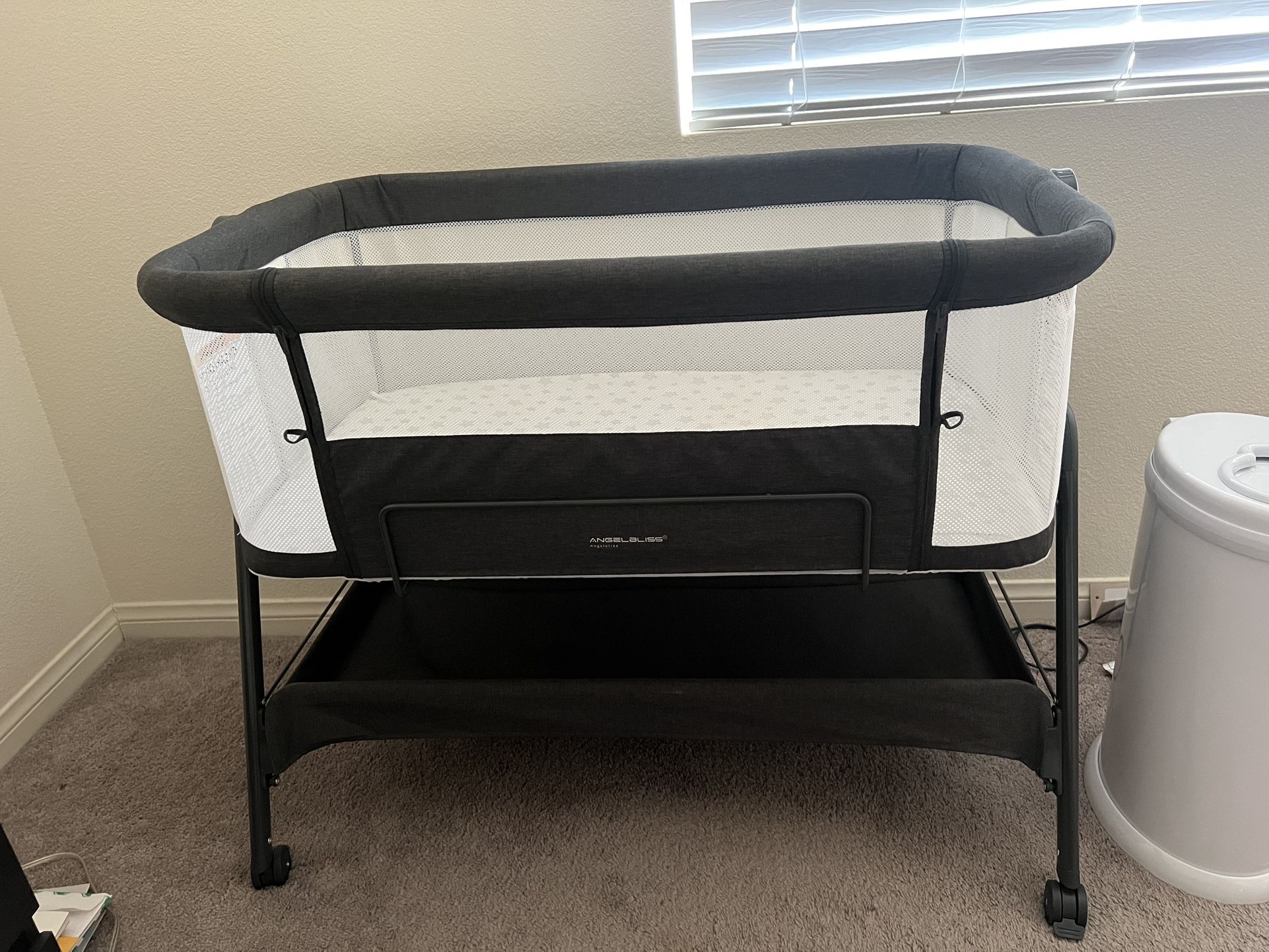 BABY BASSINET WITH STORAGE