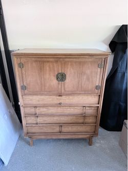 Tamerlane Dresser