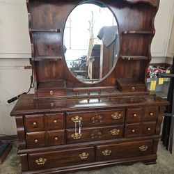 Dresser With Mirror 