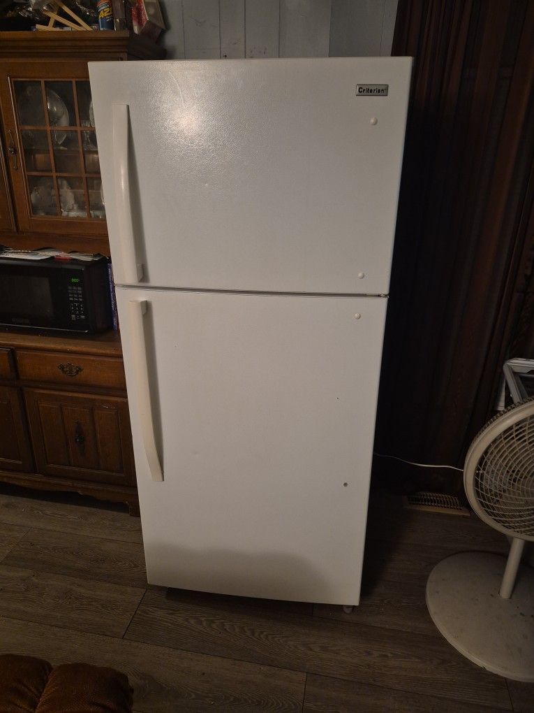18 Cubic Ft Criterion Top Freezer