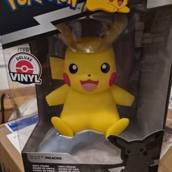 Pokemon deluxe vinyl pikachu