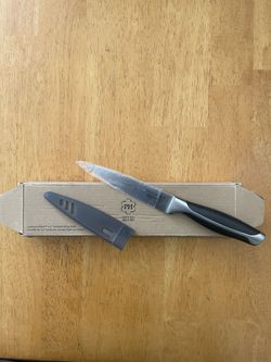 4.5” Serrated Utility Knife/Cuchillo
