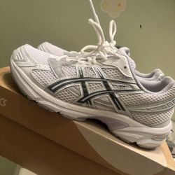 ASICS GEL 1130 Women’s 8.5  White/Grey – Great Condition