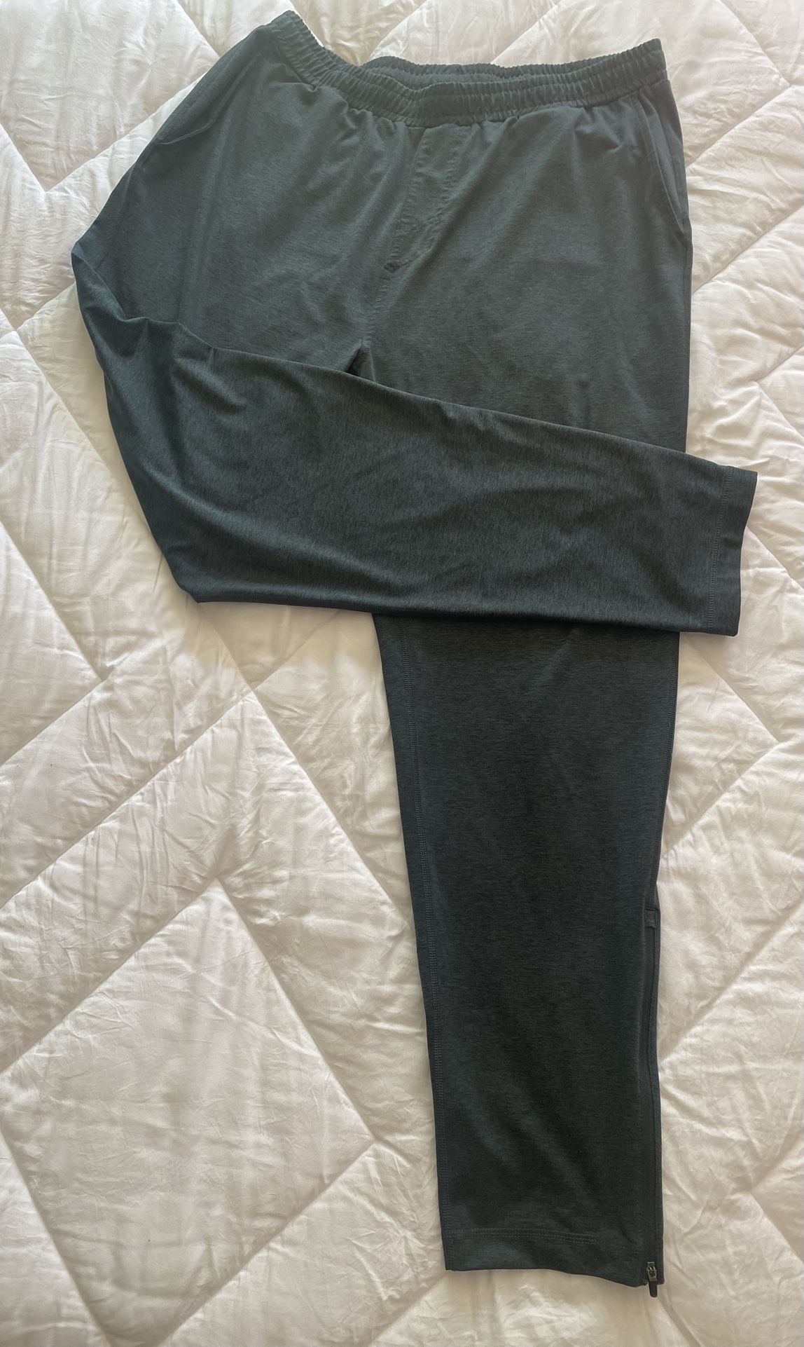 Vuori Men’s Joggers. Size XL