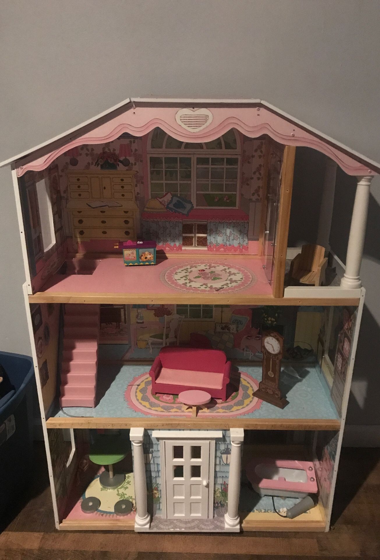 Doll house with accessories