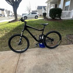 Giant trance x2 mountain bike with double suspension 
