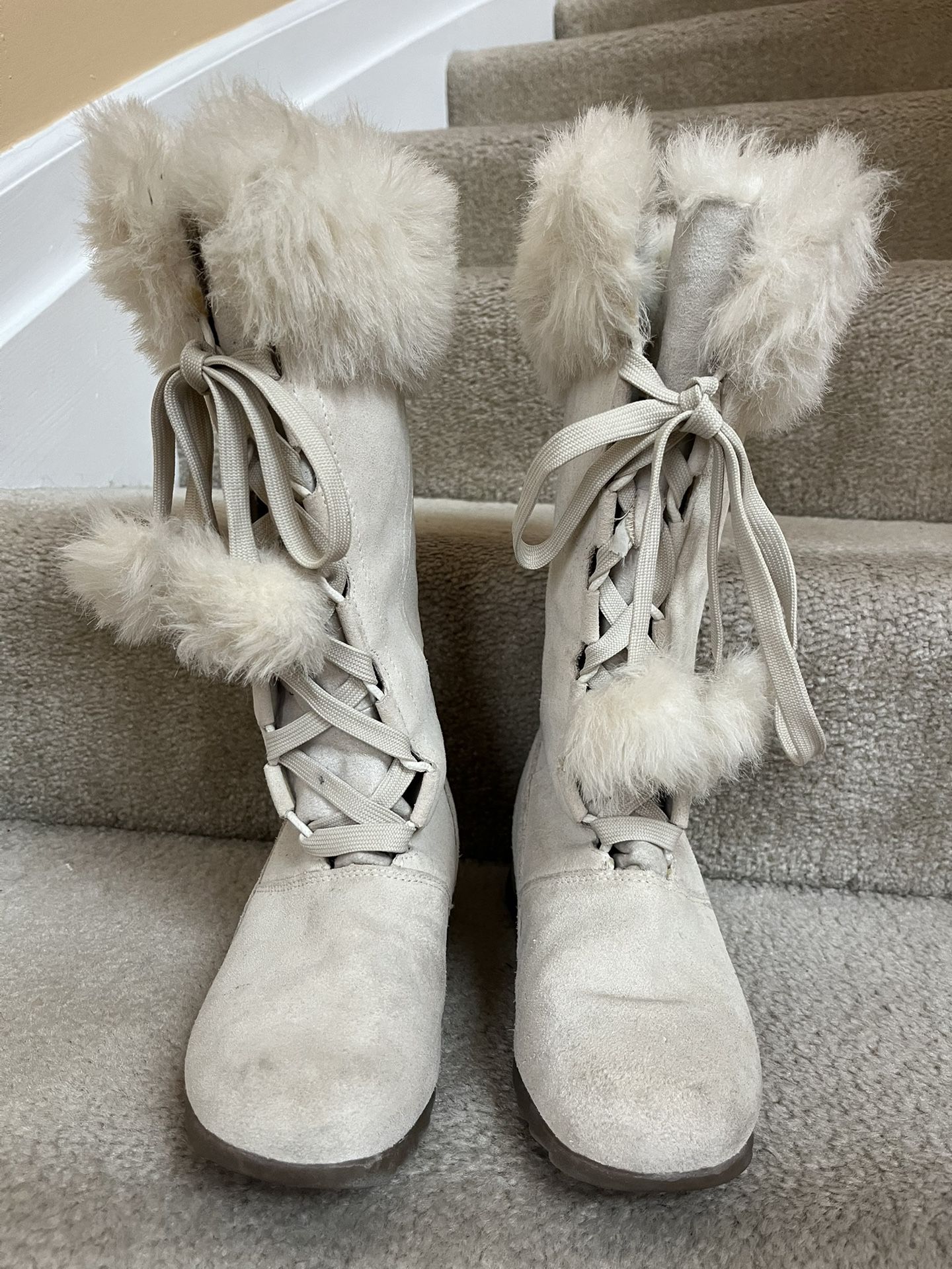 Women’s size 7.5 off-white colored boots