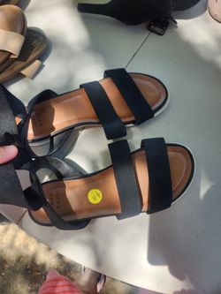 Womens sandals size 6