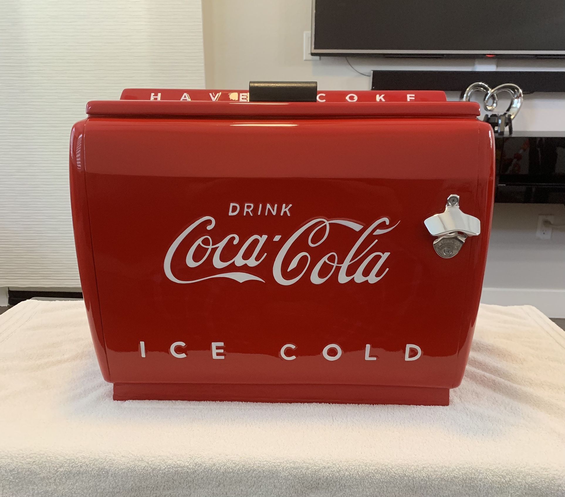 1940s Vintage Rare Professionally Restored Museum Quality Table Top Coca Cola Cooler.
