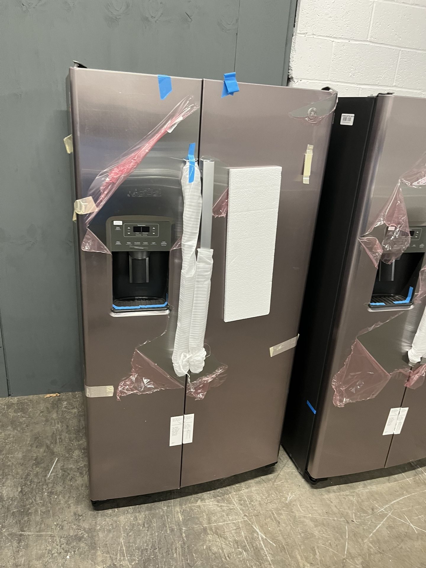 All Refrigerators on huge grand opening sale 🥵
