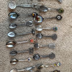 Vintage Souvenir Spoon Collection – Lot of 20 Travel & Landmark Spoons