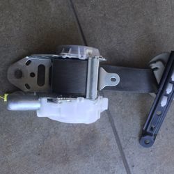 SEAT BELT DRIVE SIDE 2010-2015 TOYOTA PRIUS REGULAR 1.8.