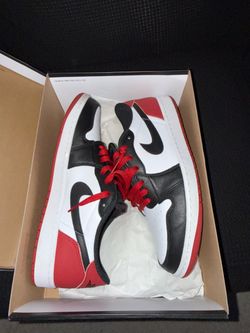 Black toe Jordan 1 low