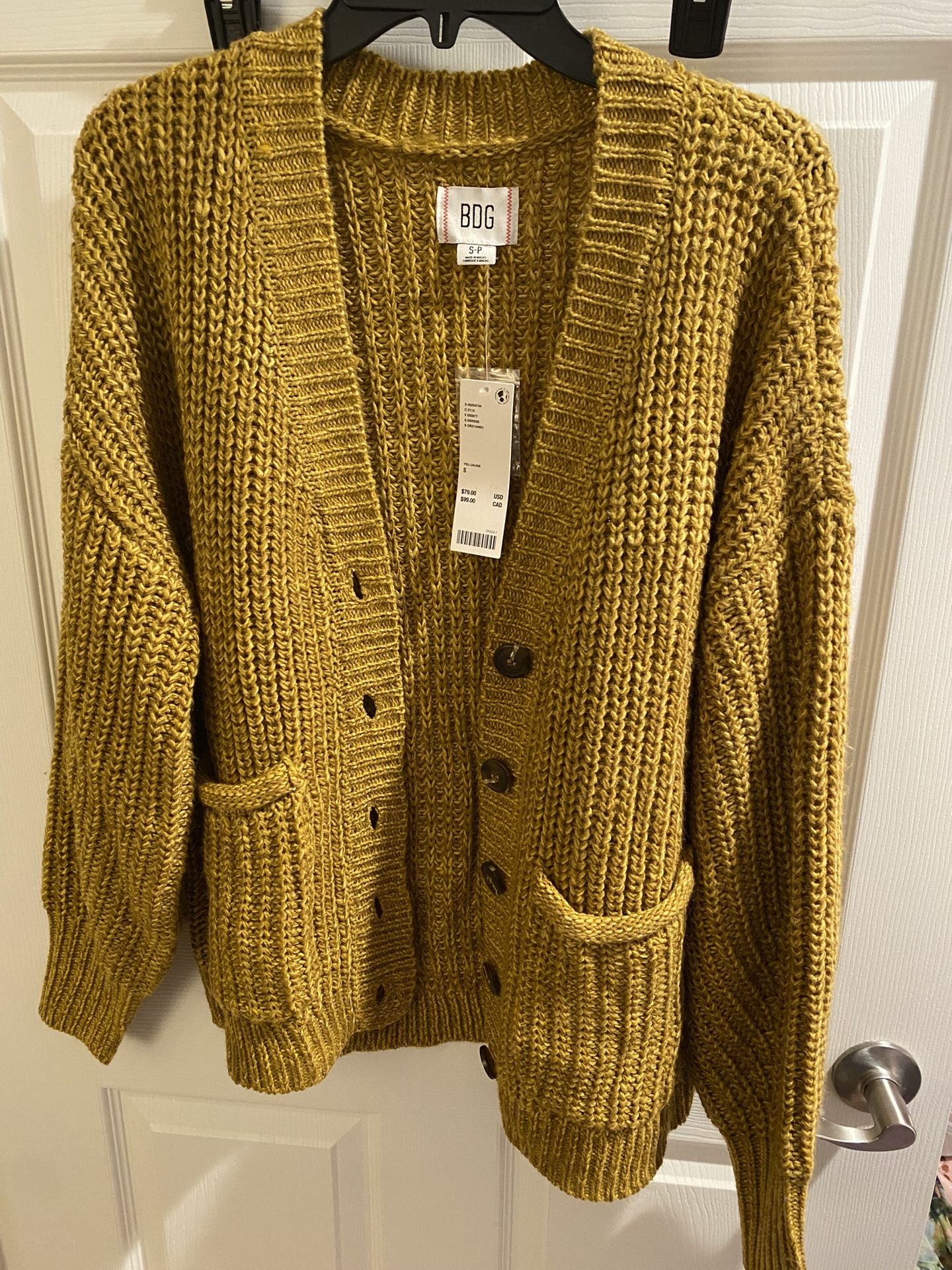 Brand new BDG women sweater cardigan size S retail $79