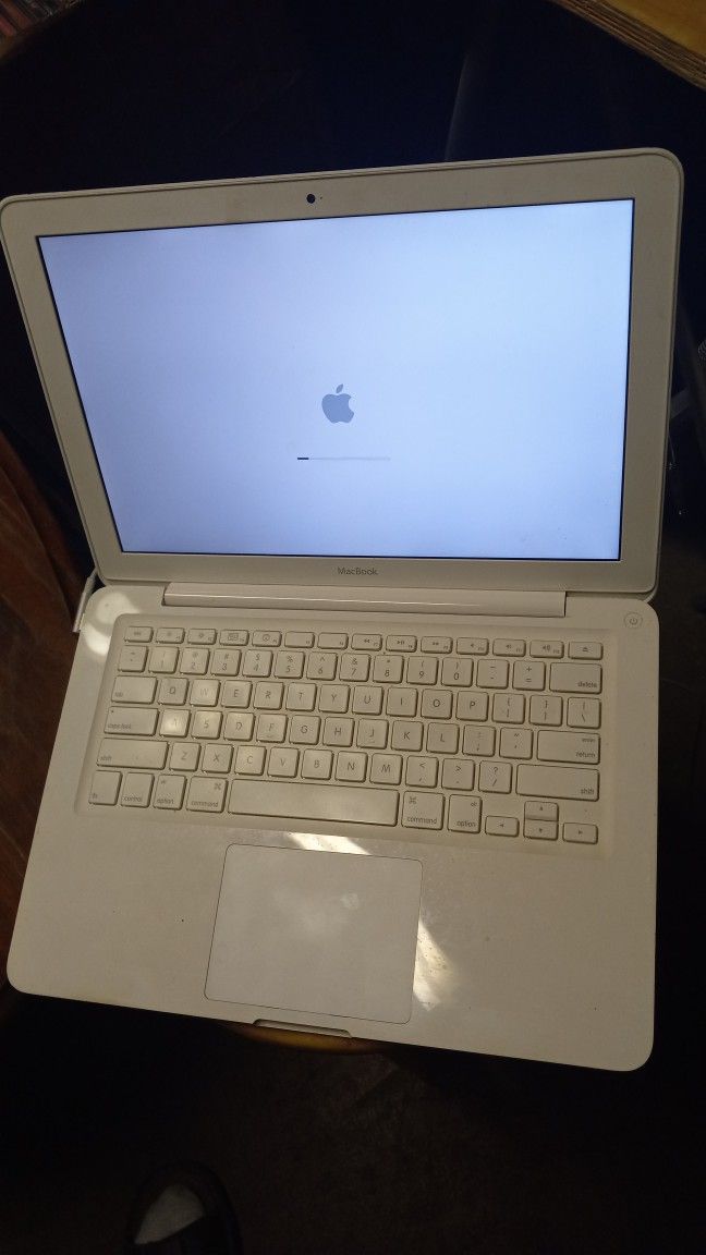 Mac Book Laptop