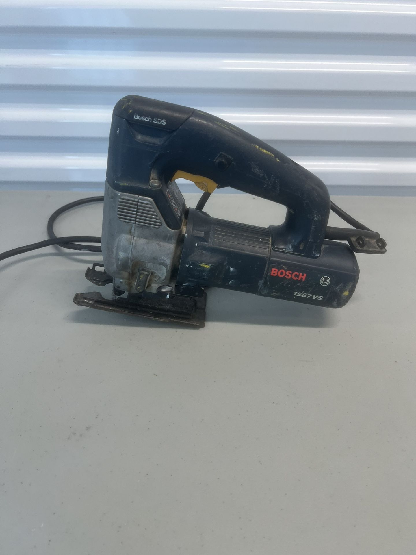 Bosch Portable Corded Jigsaw 1587VS Free Shipping Read Description. Used in good condition with signs of usage. The powers on, runs and cut. Variable