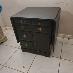 Small DESK EXTENDS Bth Sides