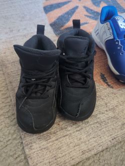black Air Jordan 12 Retro shoes