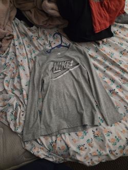 Grey long sleeve nike shirt large 6-7 year olds