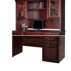Huntington Club Desk with Hutch