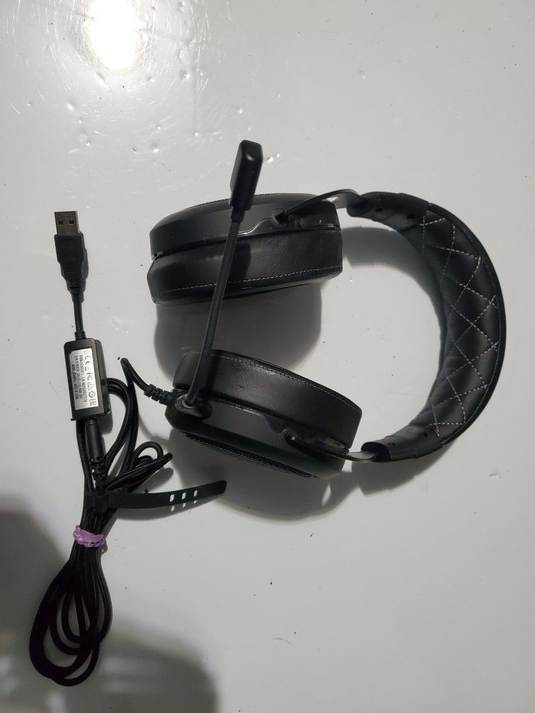 Corsair HS60 – 7.1 Virtual Surround Sound PC Gaming Headset w/USB DAC
