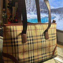 Women’s Burberry Bag Authentic