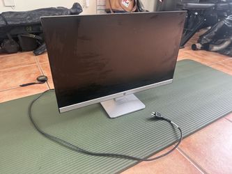 HP 27” Desktop Monitor with Silver Stand