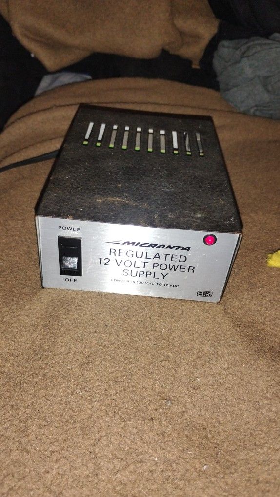 Radio Shack Regulated 12 Volt Power Supply 