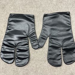 (1) Black Gloves 