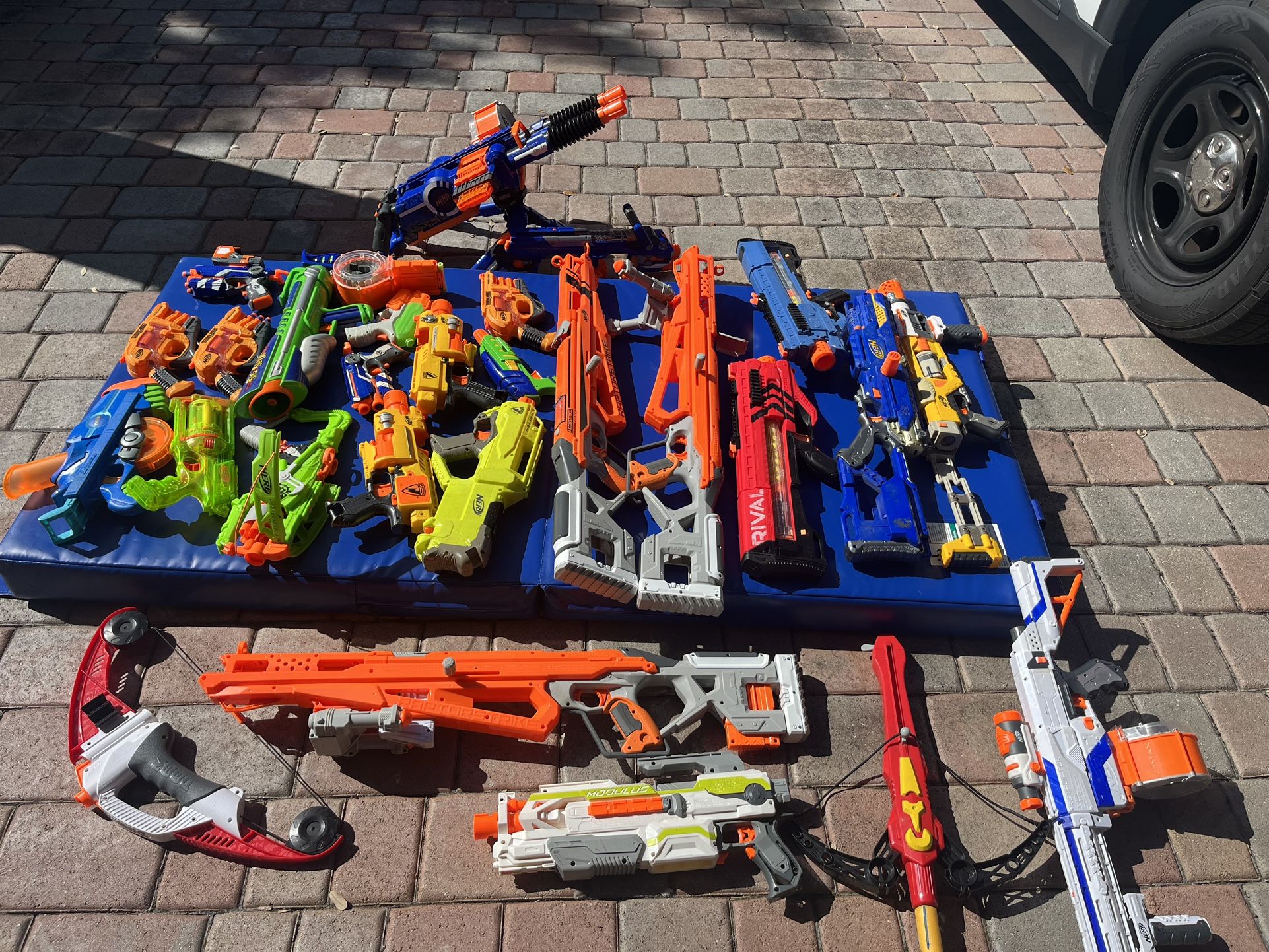 Huge Lot Of Nerf Guns 